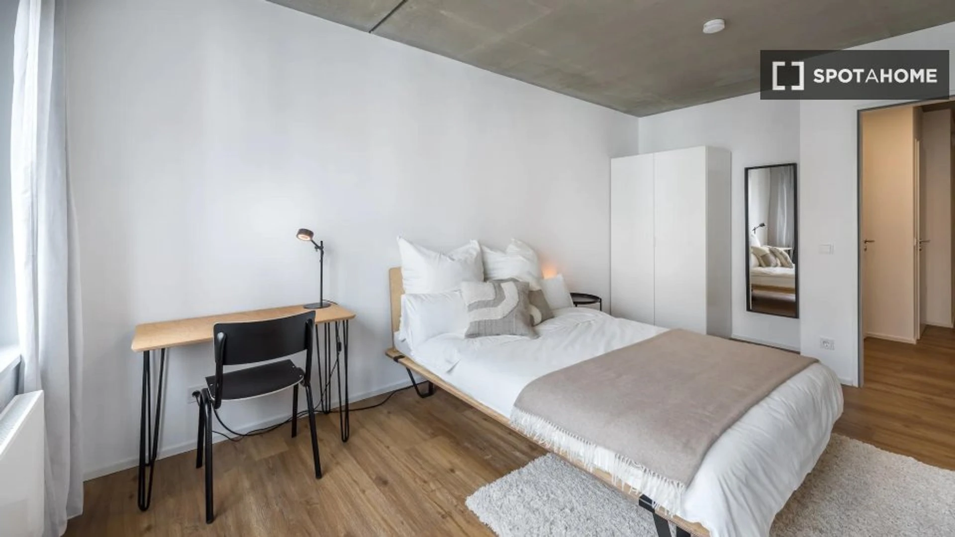 Zimmer mit Doppelbett zu vermieten Berlin