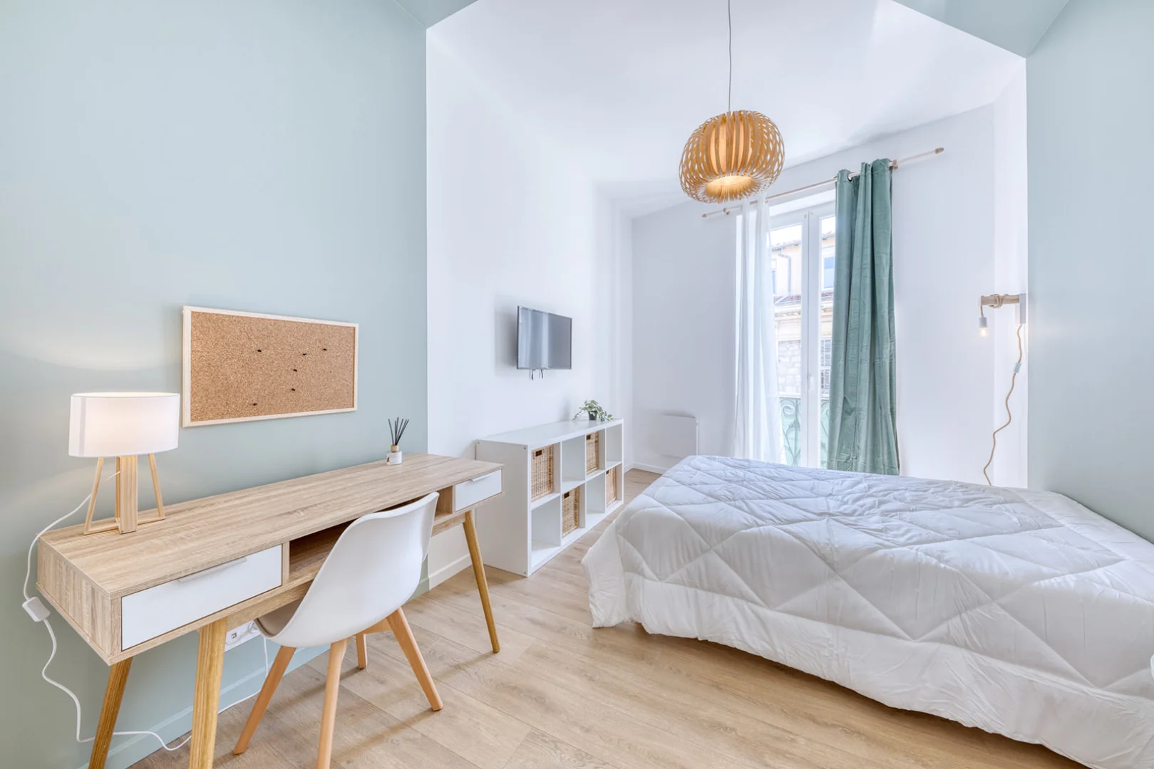 Zimmer in Studentenwohnung in zu vermieten, voll möbliert