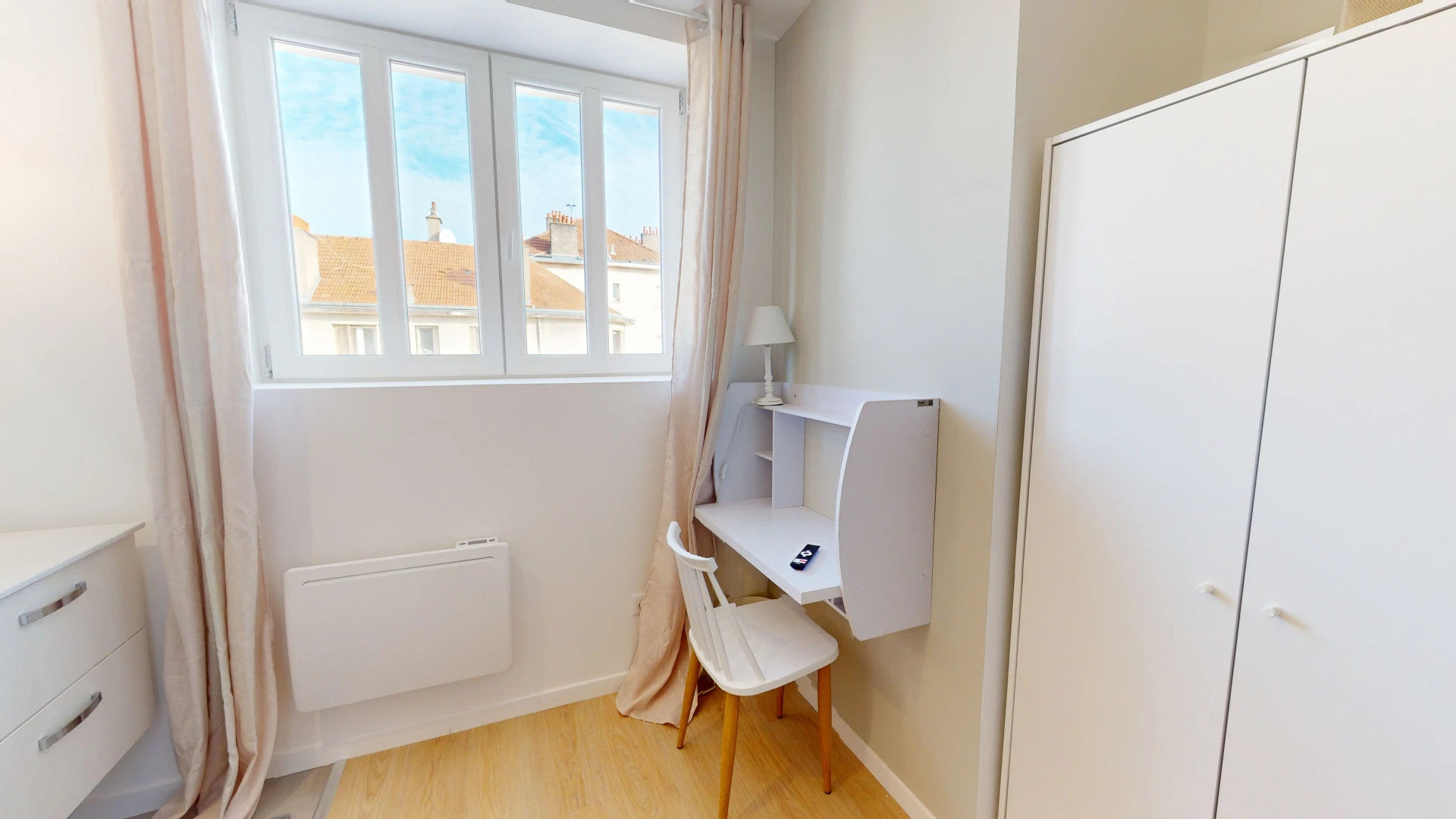 Cheap private room in Dijon