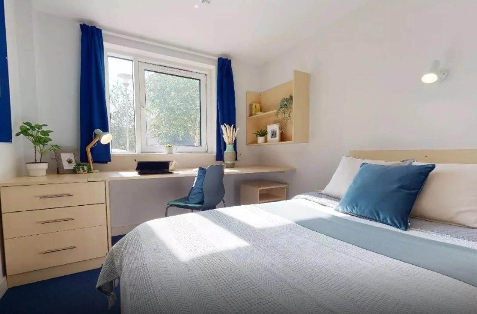 Renting rooms by the month in Lincoln