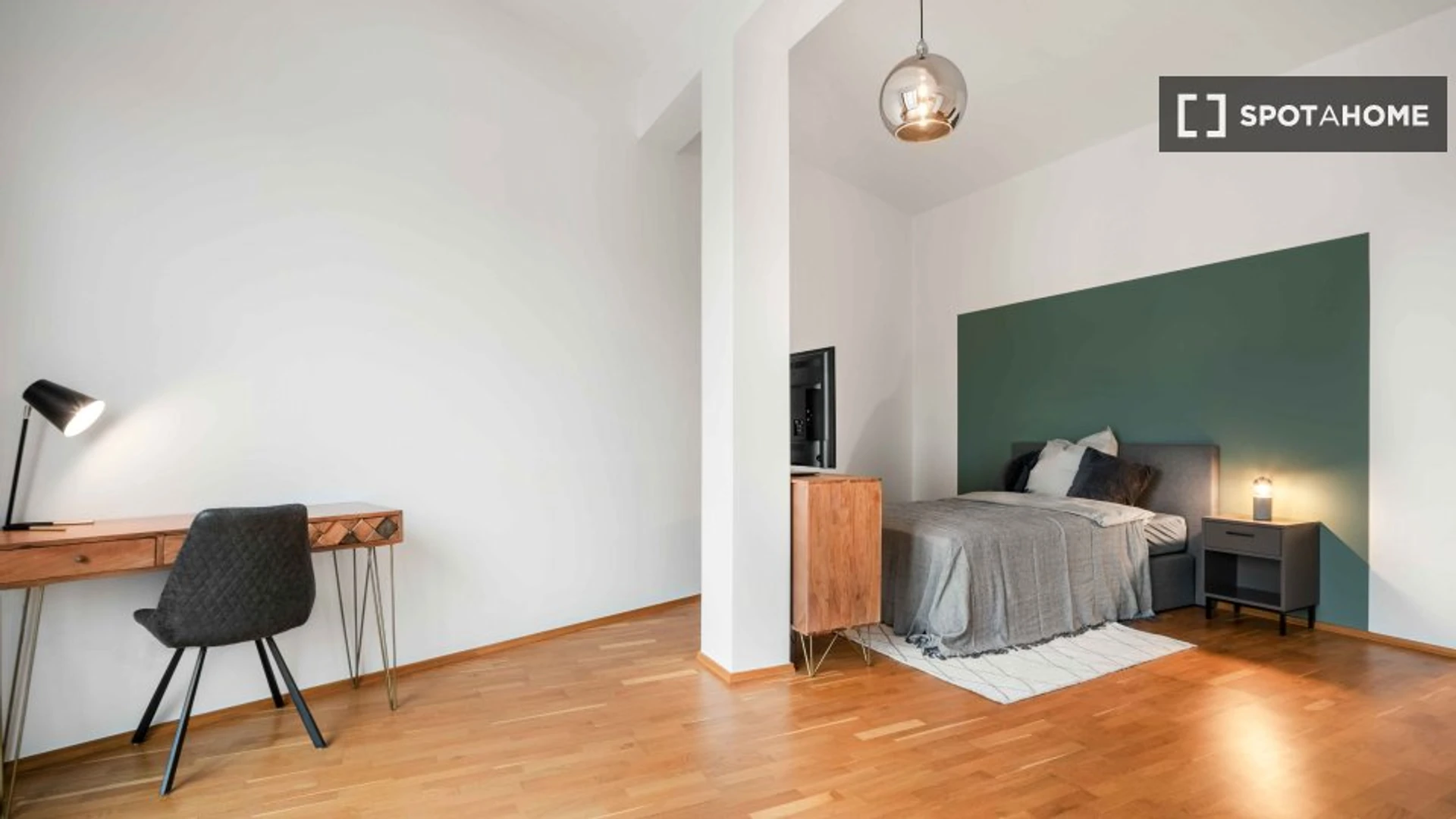 Frankfurt de çift kişilik yataklı kiralık oda