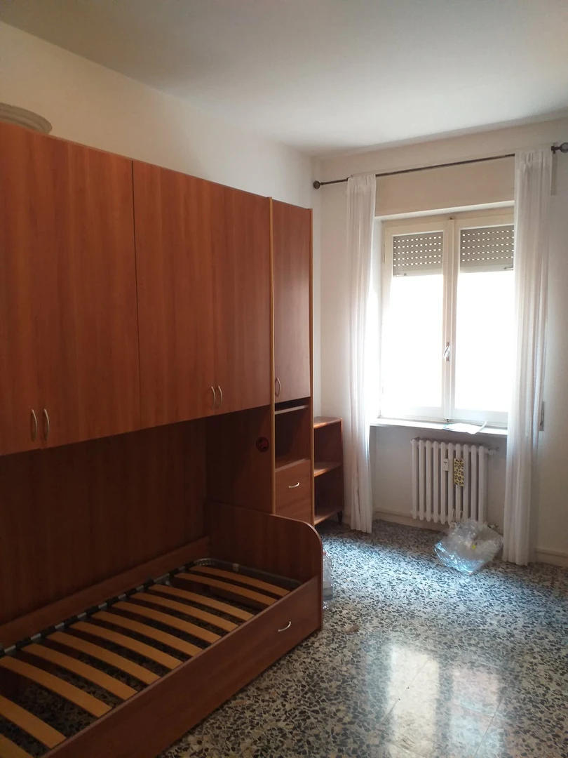Room for rent in a shared flat in parma