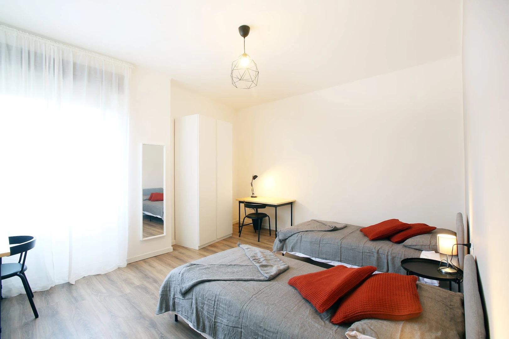 Stanza in condivisione in un appartamento di 3 camere da letto Modena