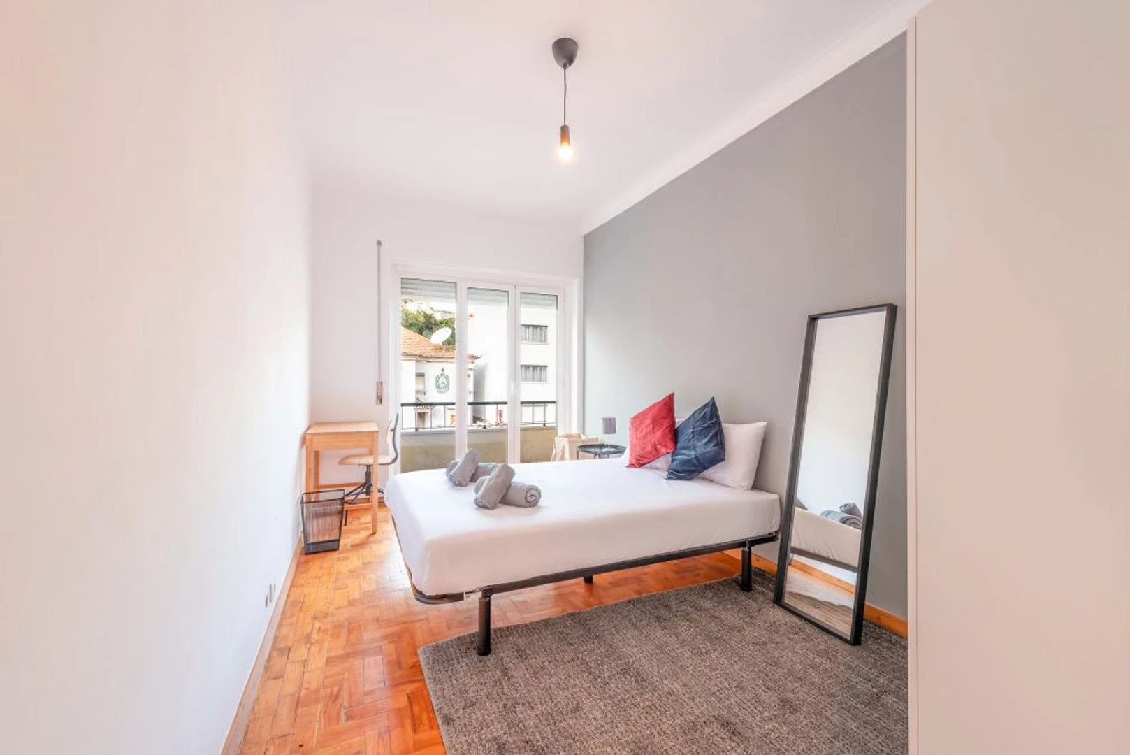 Renting rooms by the month in Lisboa