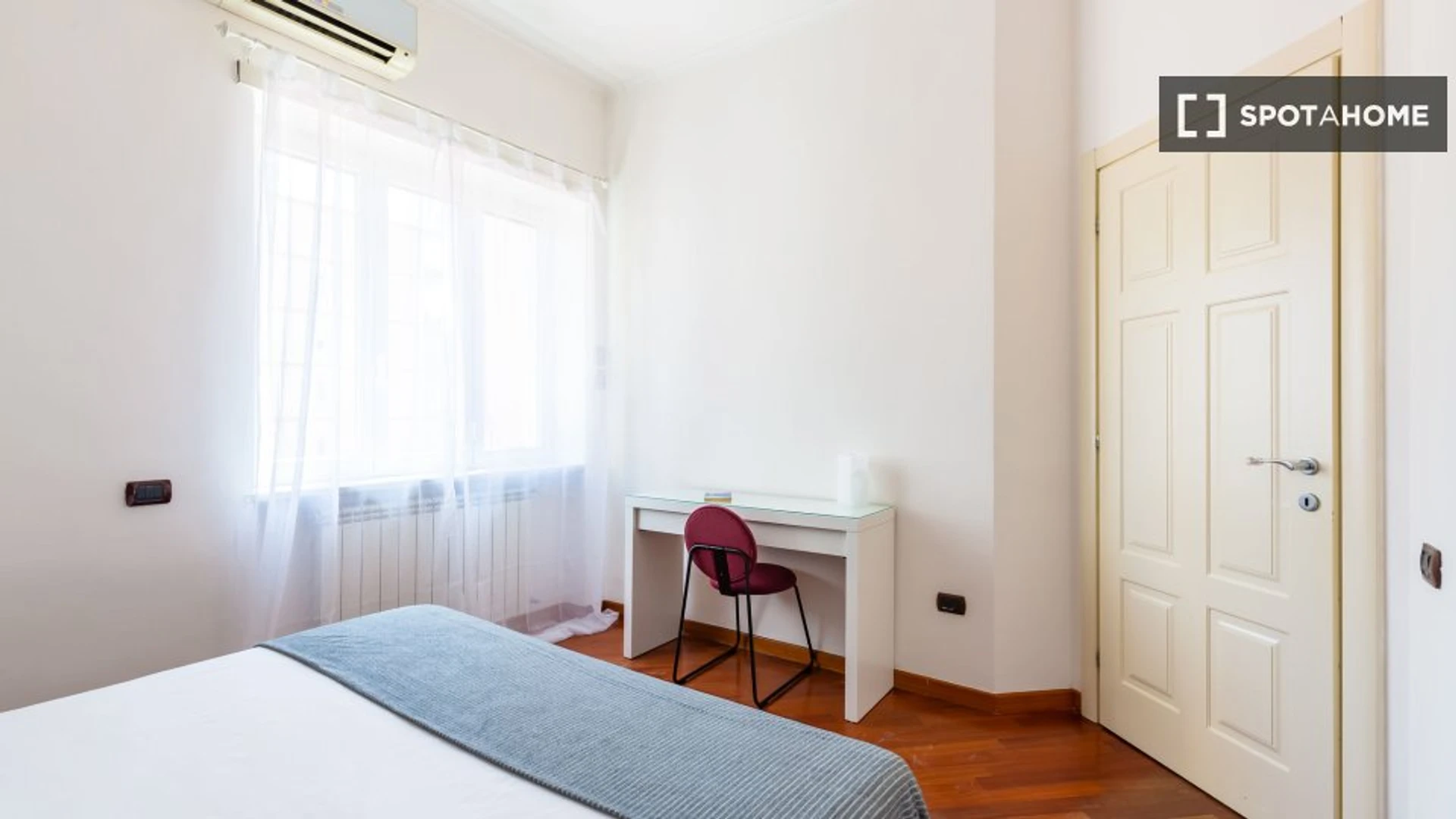 Apartamento totalmente mobilado em Nápoles