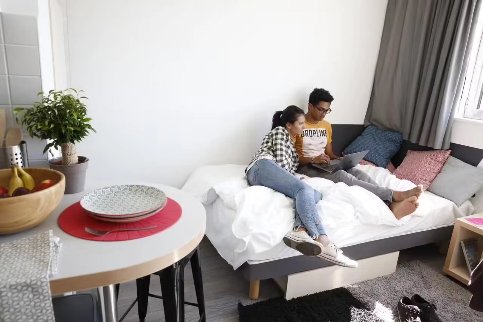 Quarto para alugar com cama de casal em Rennes