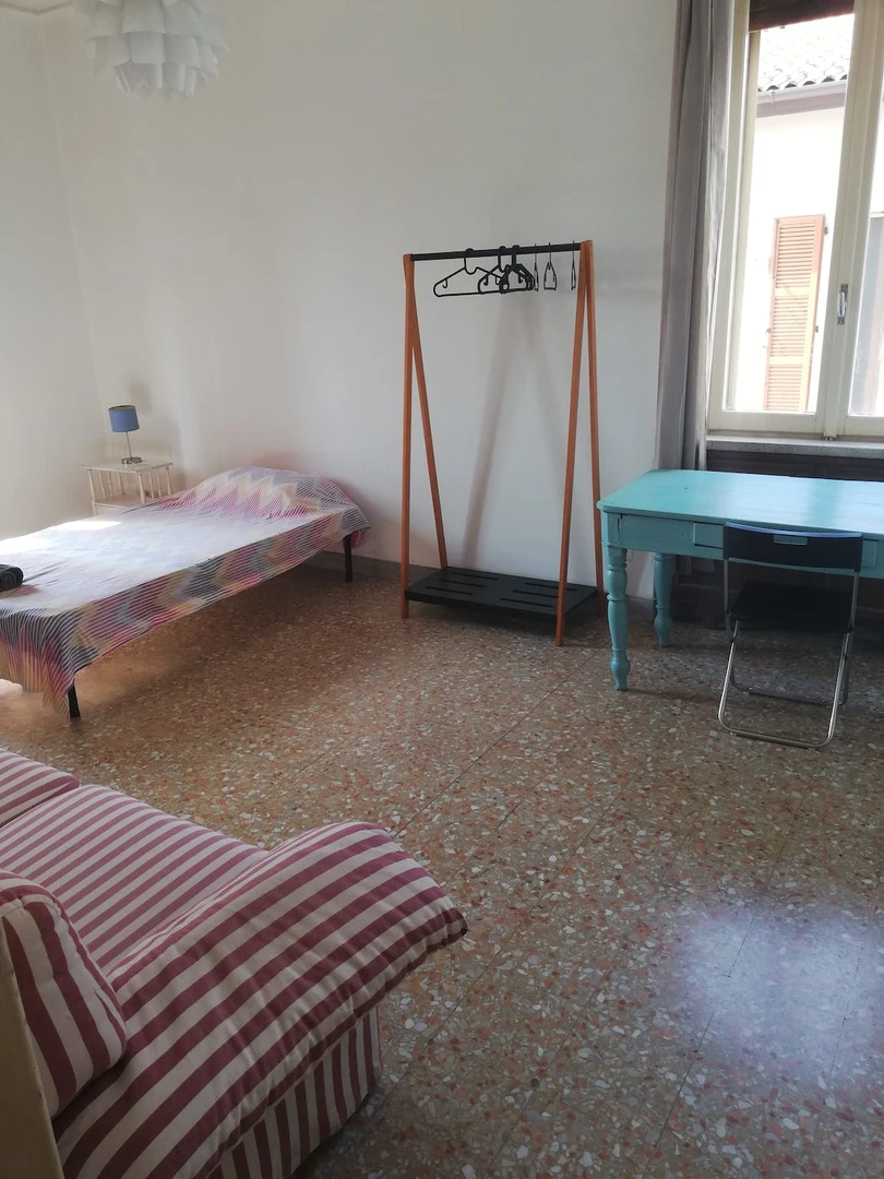 Room for rent with double bed Piacenza