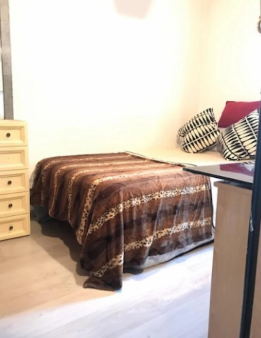 Pokój do wynajęcia z podwójnym łóżkiem w Leganés