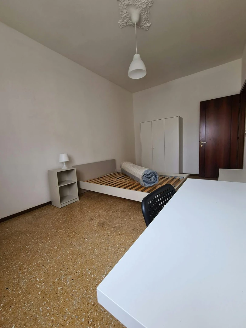 Room for rent in a shared flat in Vicenza