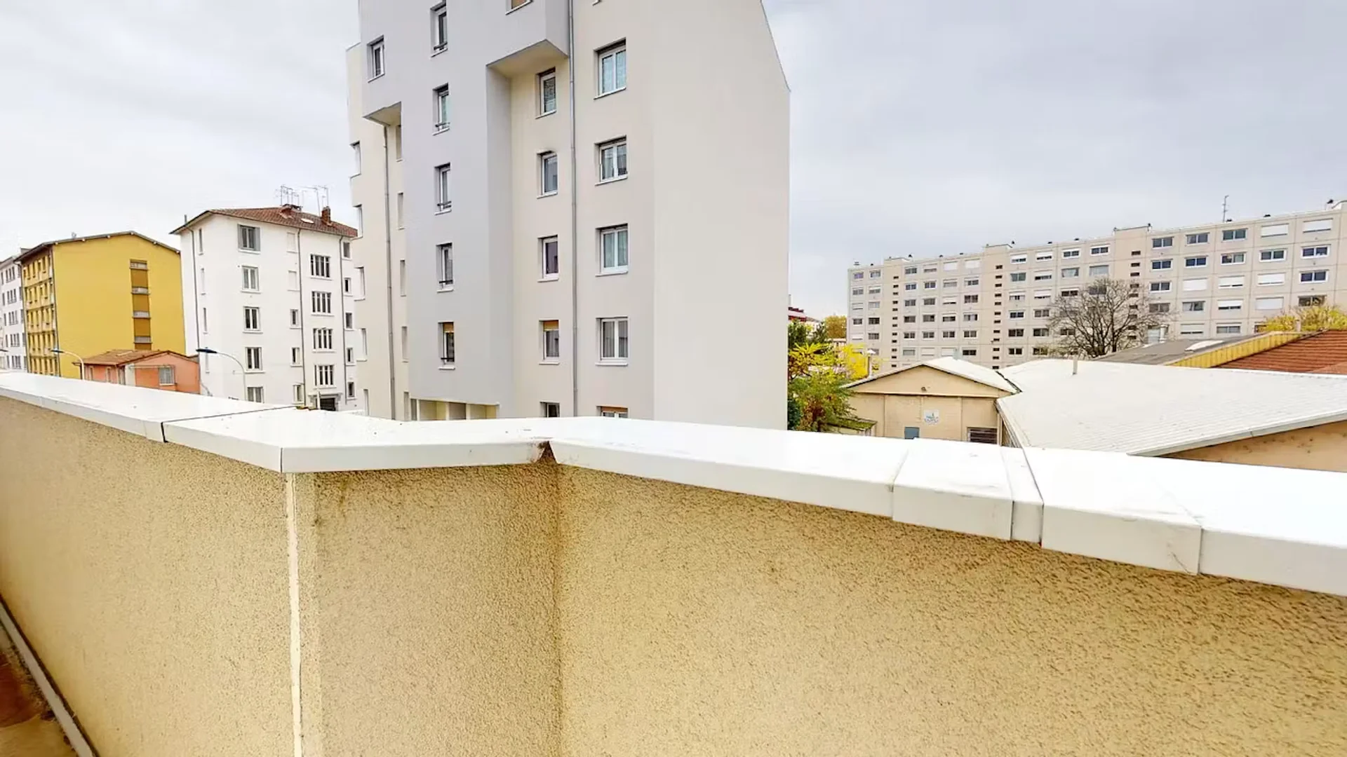 Confortevole e spaziosa stanza per studenti in