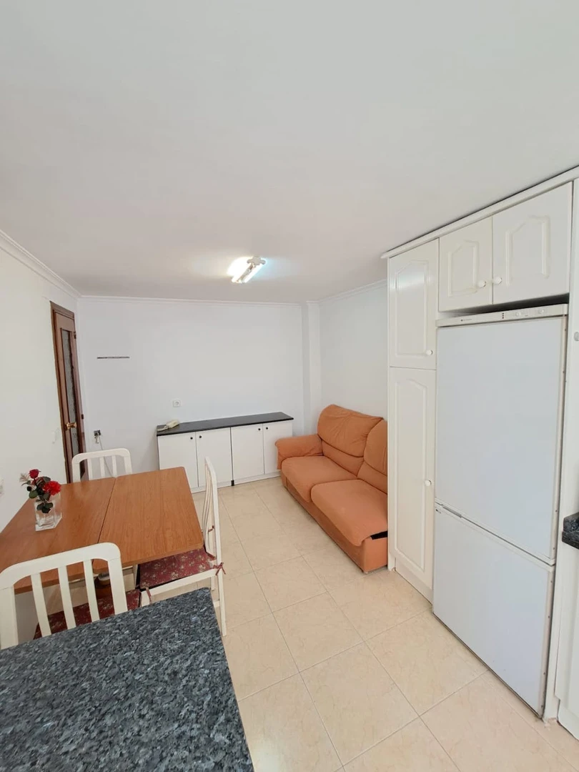 Quarto para alugar num apartamento partilhado em Alicante