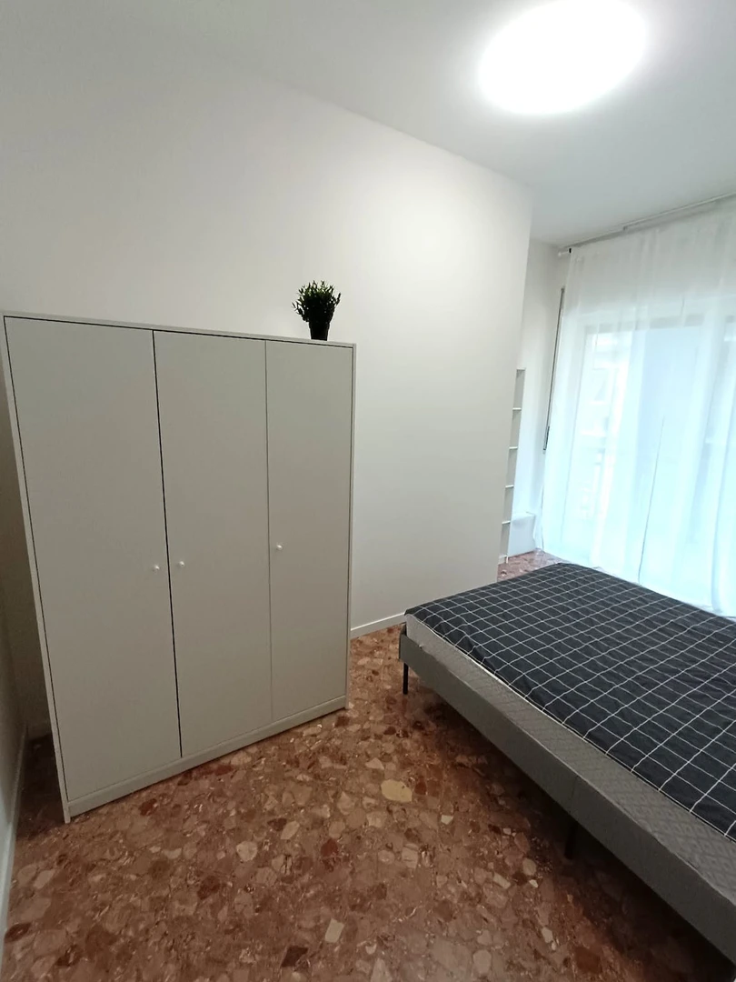 Room for rent with double bed Bari