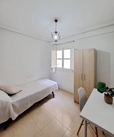 Quarto para alugar num apartamento partilhado em Alicante-alacant