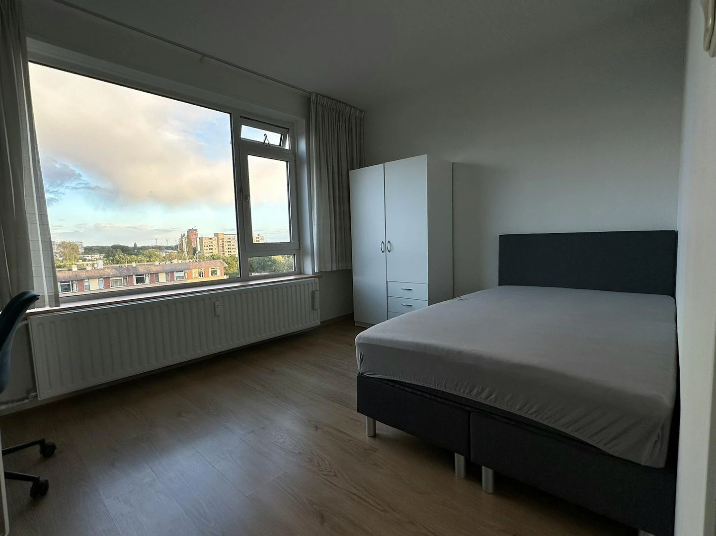 Quarto para alugar com cama de casal em Leiden