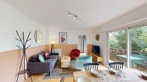 Alquiler de habitaciones por meses en {area}