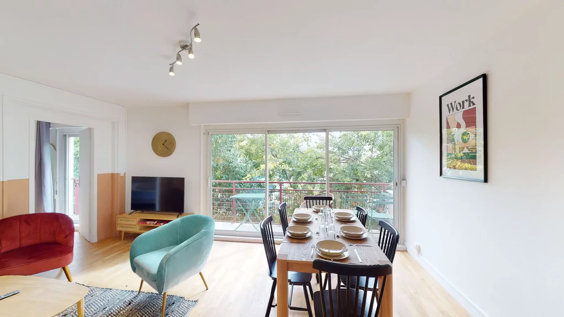 Habitación estudiantil luminosa y aireada con fácil acceso a la universidad en 