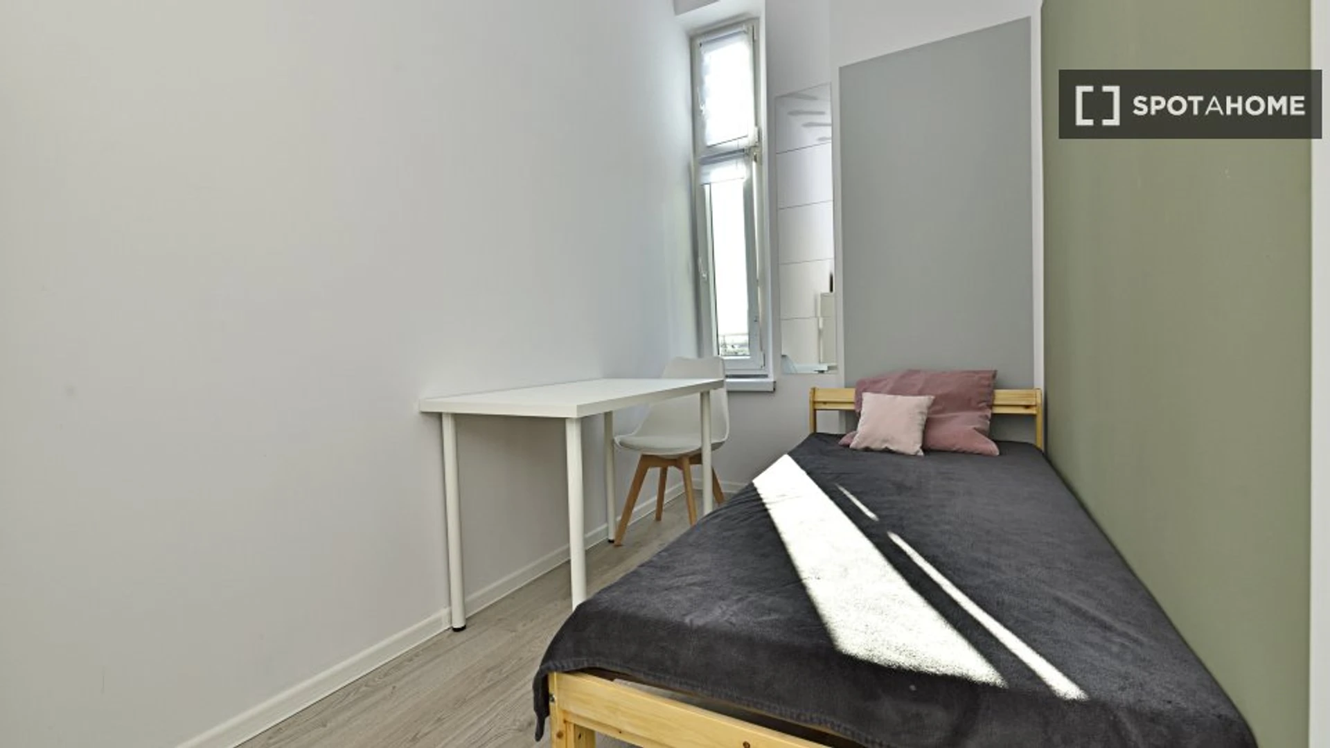 Łódź de çift kişilik yataklı kiralık oda