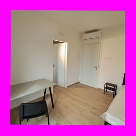 Stanza privata in Via Giuseppe Garibaldi, , immagine 1 di 10