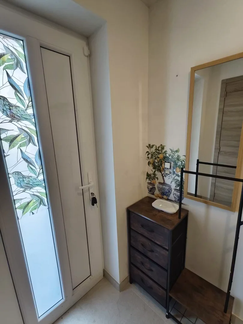 Quarto amigo do estudante em com comodidades modernas