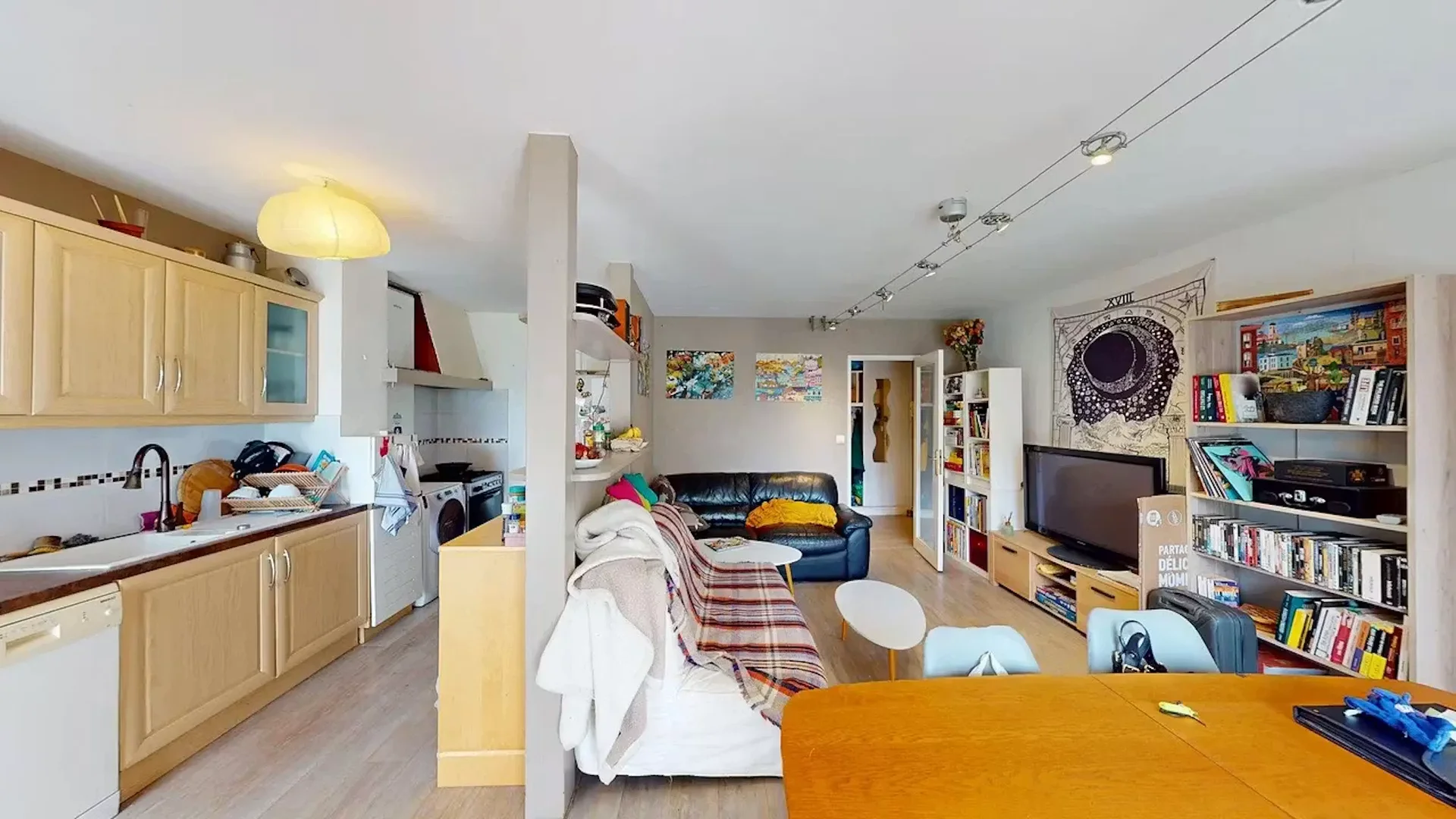 Quarto de estudante confortável e espaçoso em 