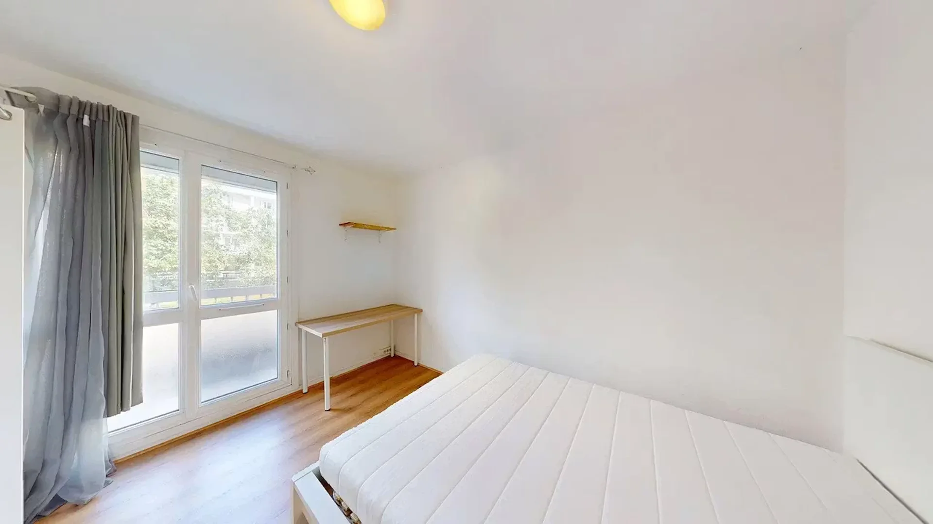 Habitación estudiantil económica cerca del campus en 