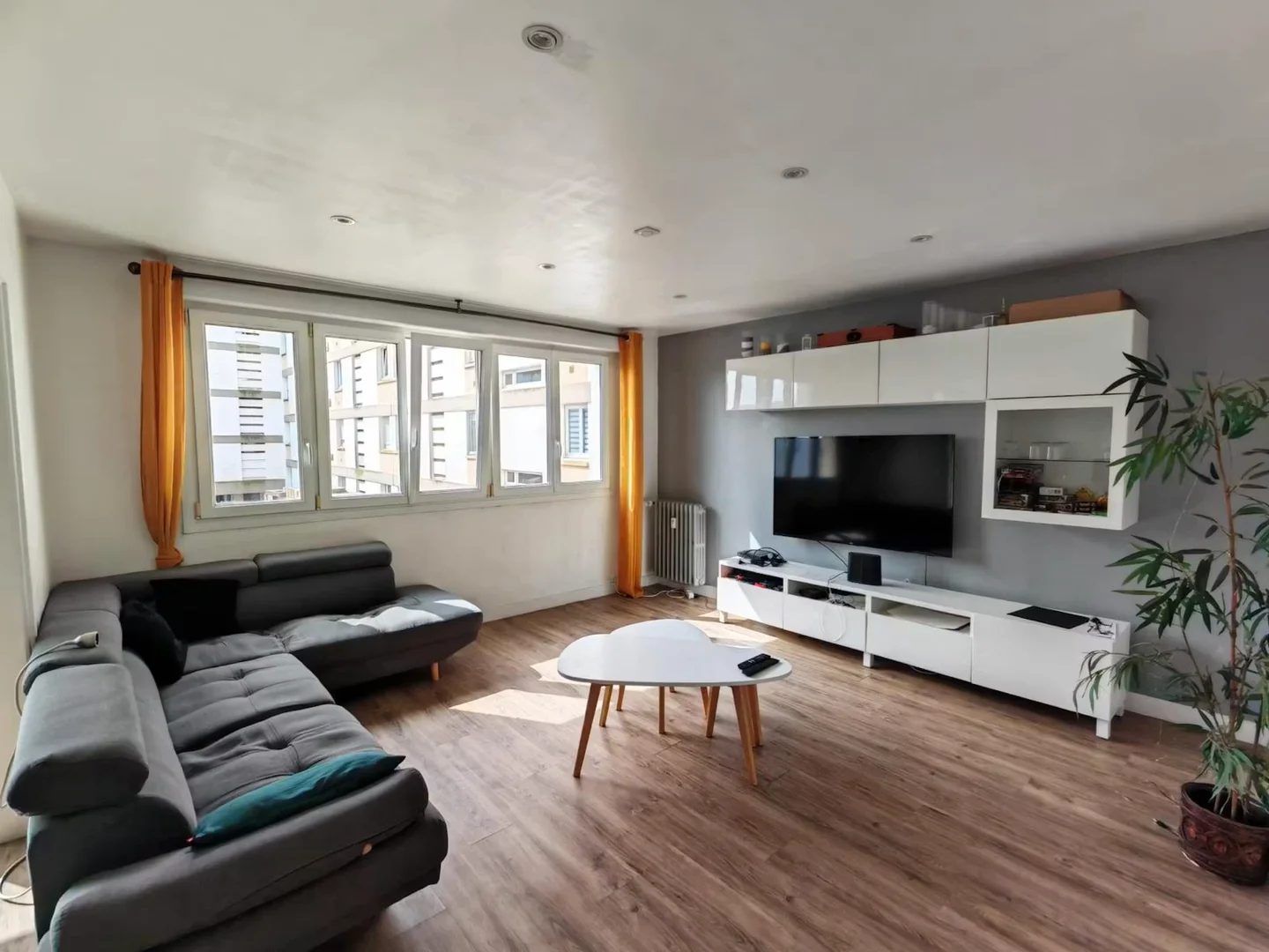 Habitación para estudiantes en  con área de estudio y facilidades compartidas