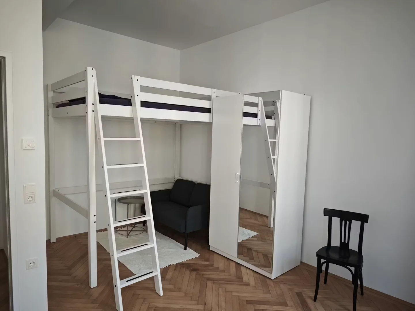 Chambre confortable pour étudiants disponible dans