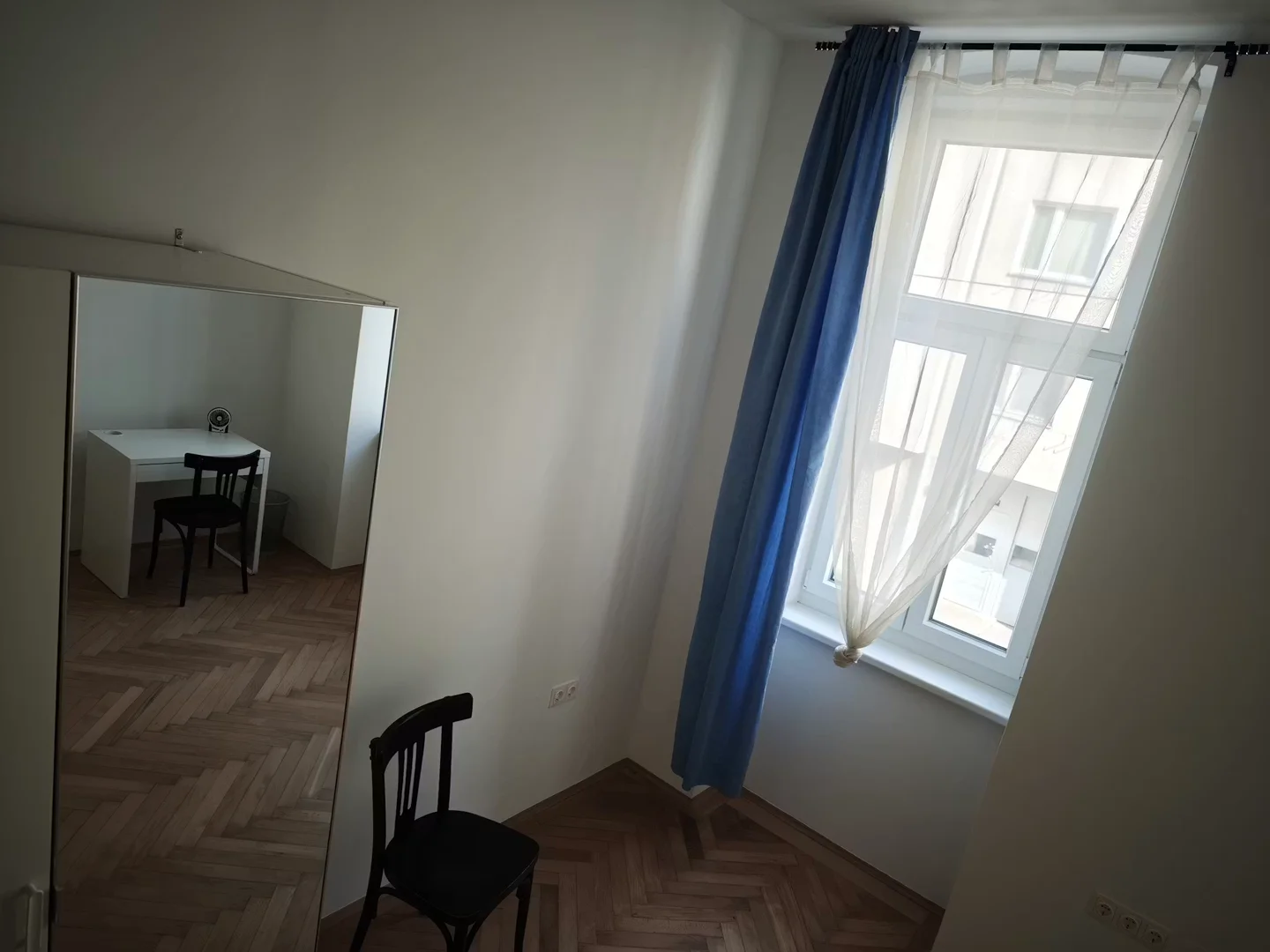 Chambre d'étudiant économique avec emplacement pratique dans