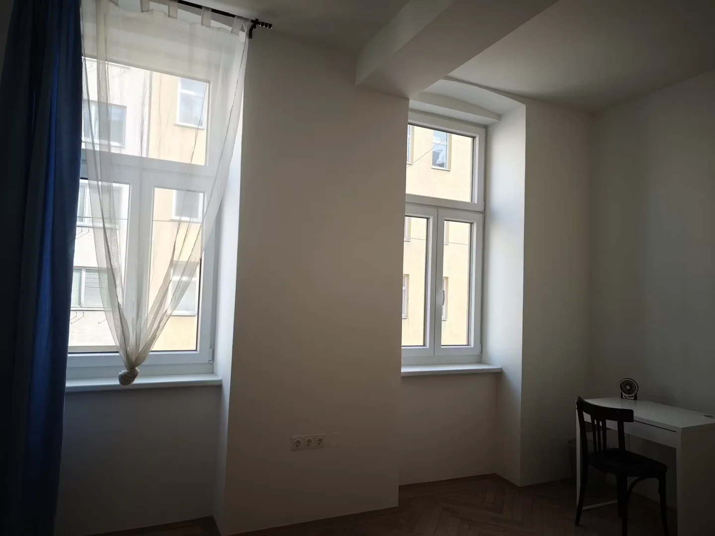Chambre d'étudiant économique avec emplacement pratique dans