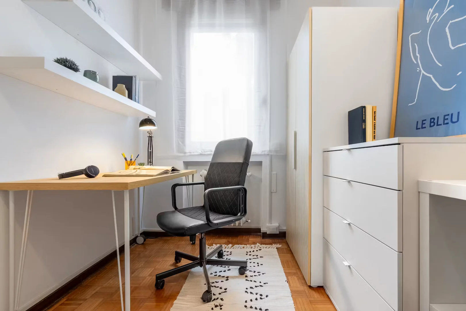 'de modern olanaklara sahip öğrenci dostu oda