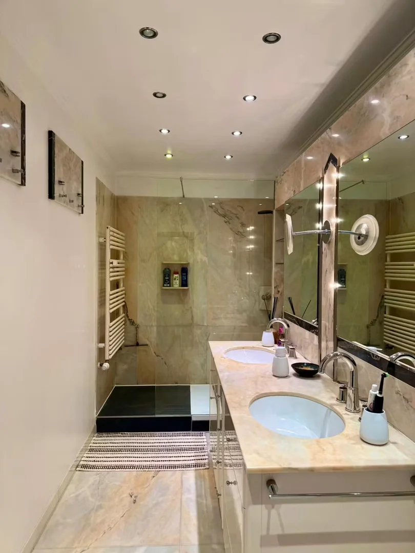 Quarto amigo do estudante em com comodidades modernas