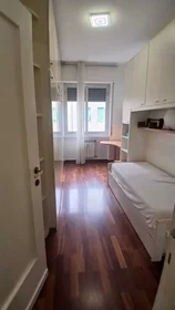 Stanza privata in Corso Sardegna, San Fruttuoso, immagine 1 di 10