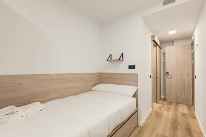 Habitación privada en Avenida del Cardenal Herrera Oria, , imagen 6 de 10