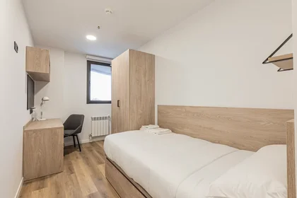 Habitación privada en Avenida del Cardenal Herrera Oria, , imagen 4 de 10