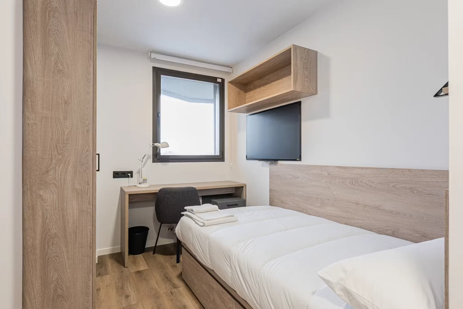 Quarto acolhedor para estudantes disponível em