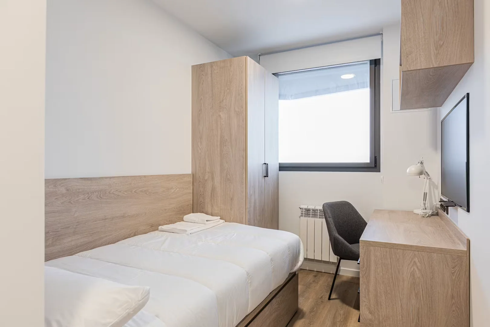 Quarto de estudante económico perto do campus em