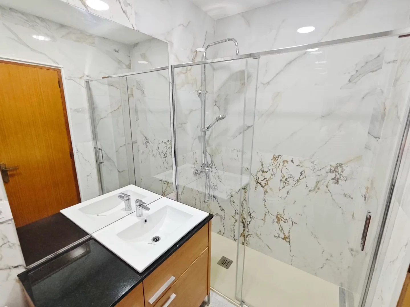 Habitación en apartamento estudiantil en alquiler en , completamente amueblado