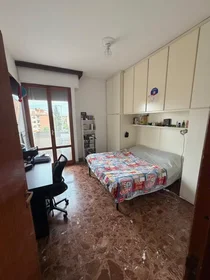 Stanza privata in Via Monte Santo, San Prospero, immagine 1 di 10