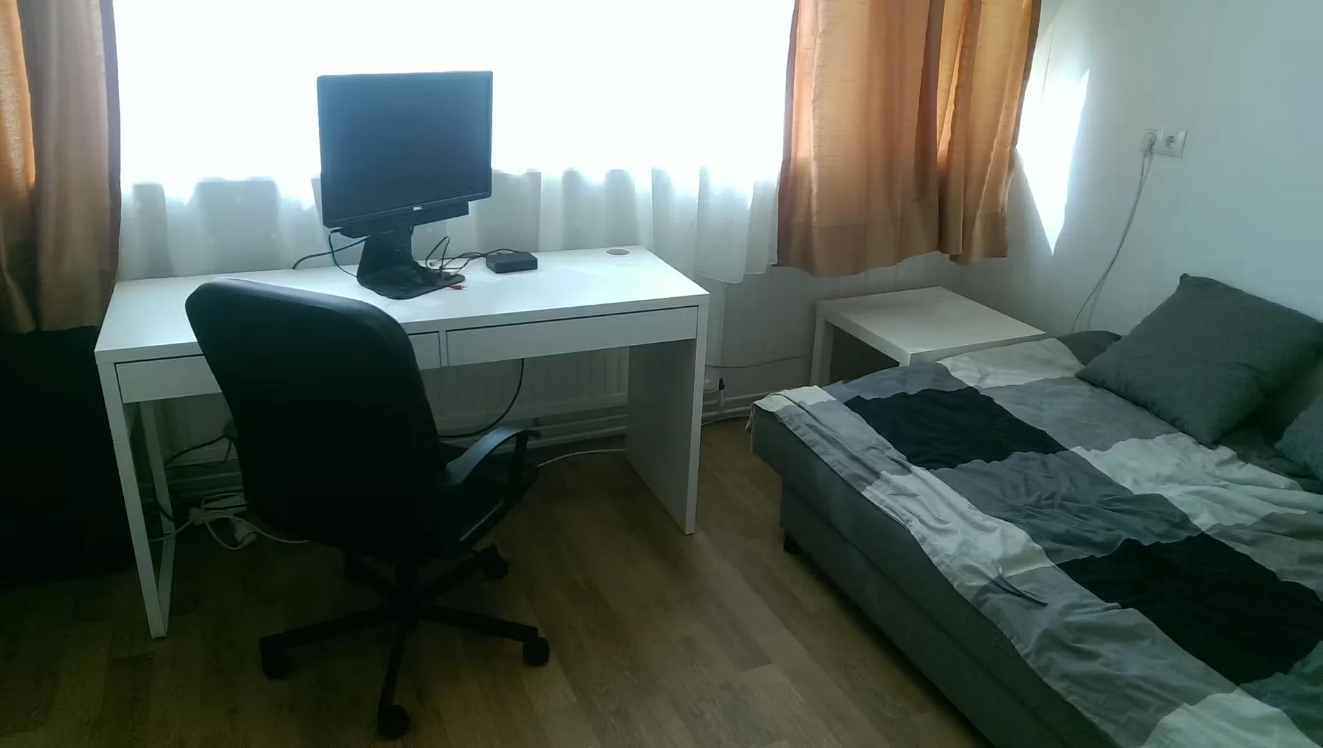 'de modern olanaklara sahip öğrenci dostu oda