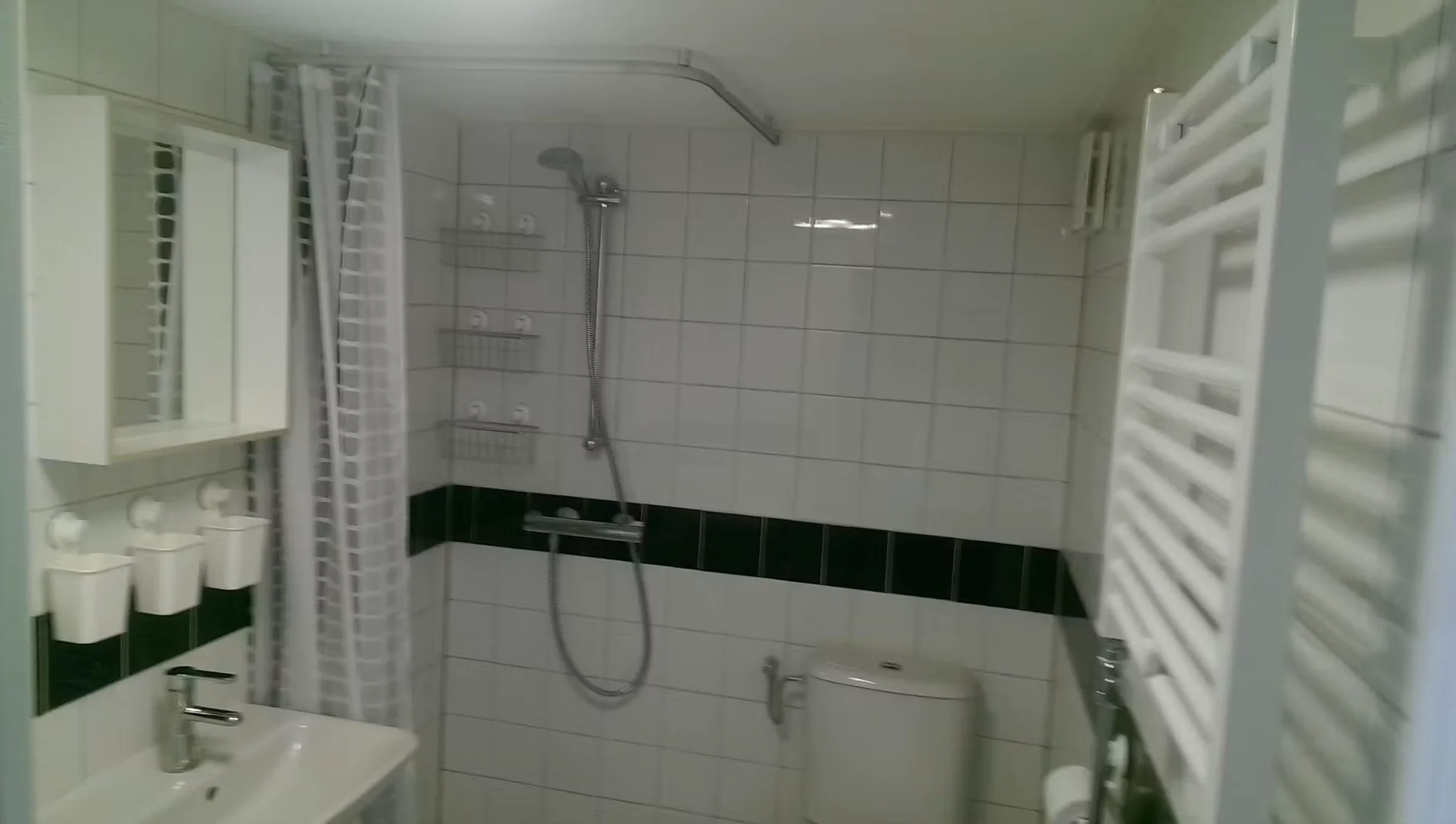 'de öğrenci dairesinde, tamamen mobilyalı kiralık oda