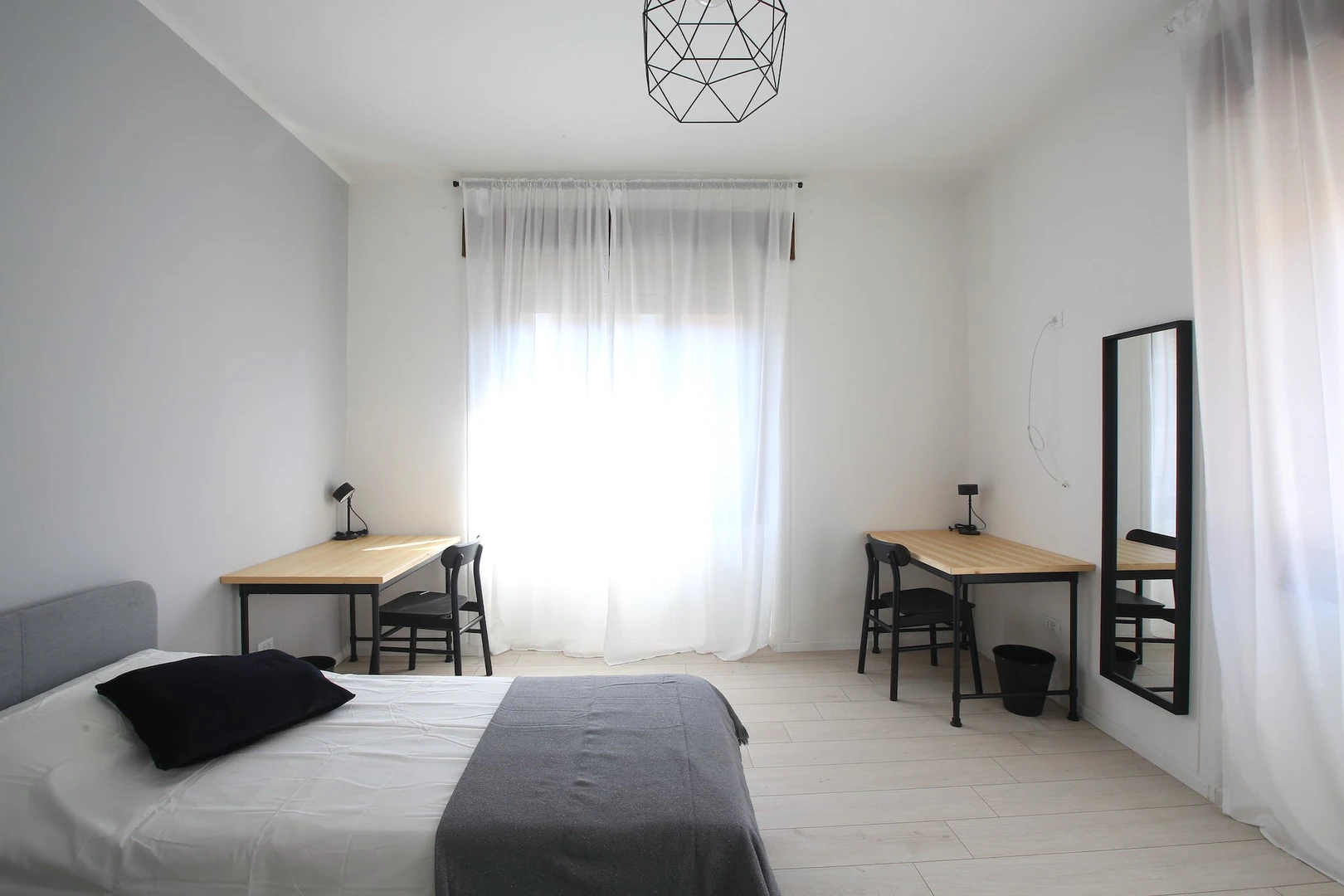 Alquiler de habitación compartida muy luminosa en Módena