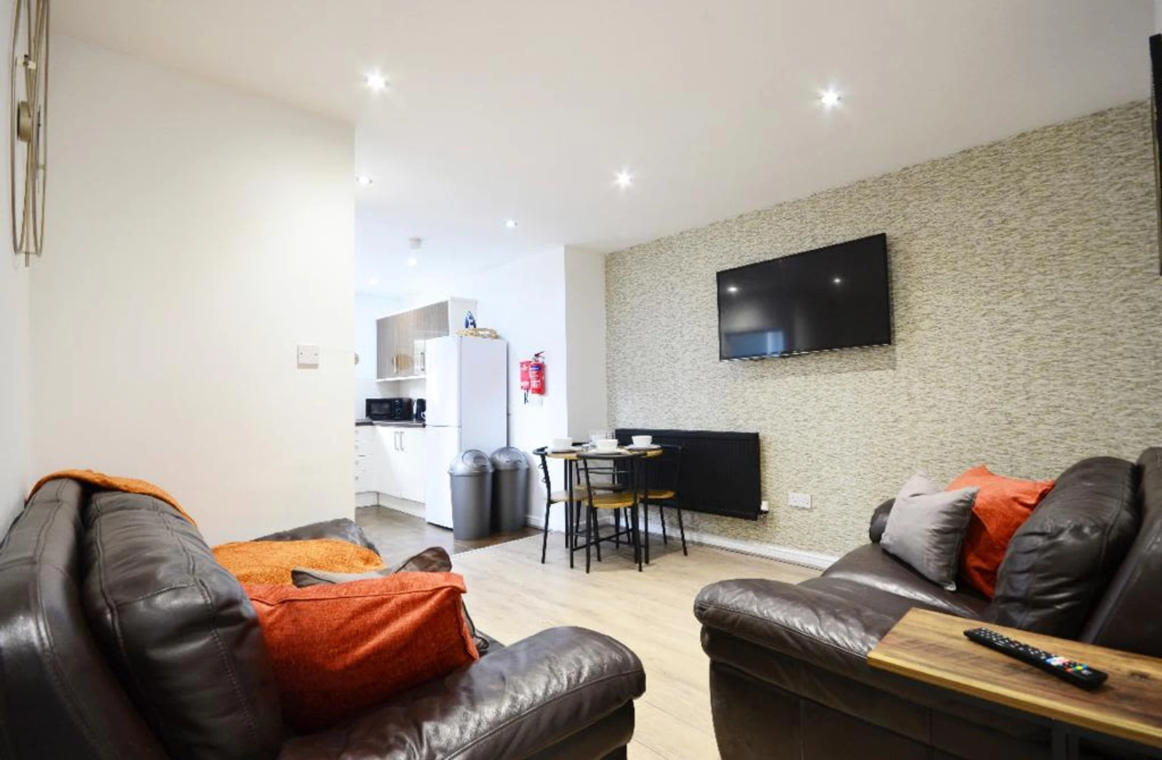 Two bedroom accommodation in Preston