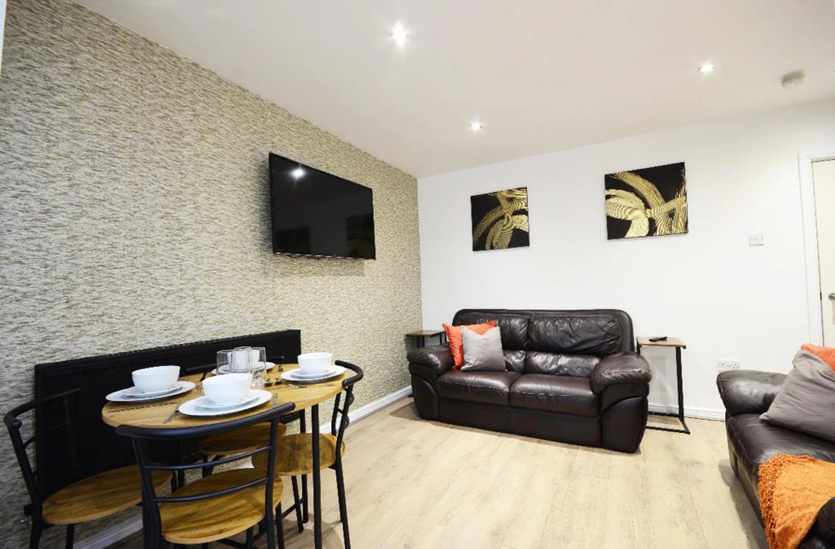 Two bedroom accommodation in Preston
