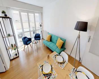 Habitación privada en Rue Bataille, 8th Arrondissement, imagen 8 de 10