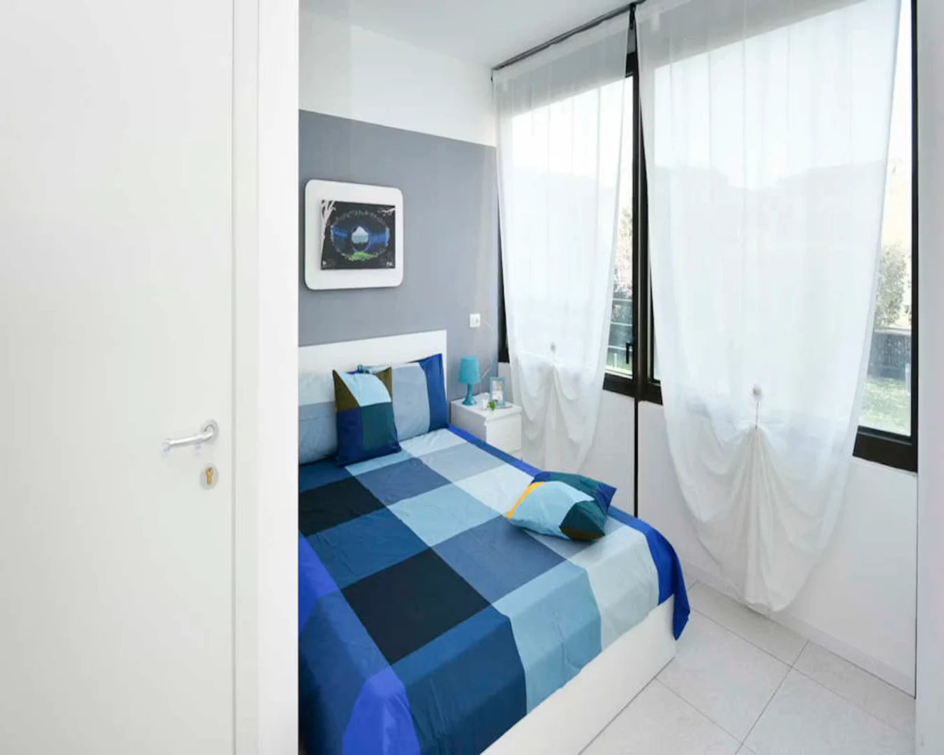 Quarto de estudante em  com área de estudo e instalações partilhadas
