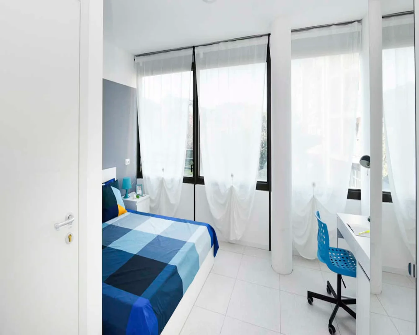 Quarto de estudante económico com localização conveniente em 