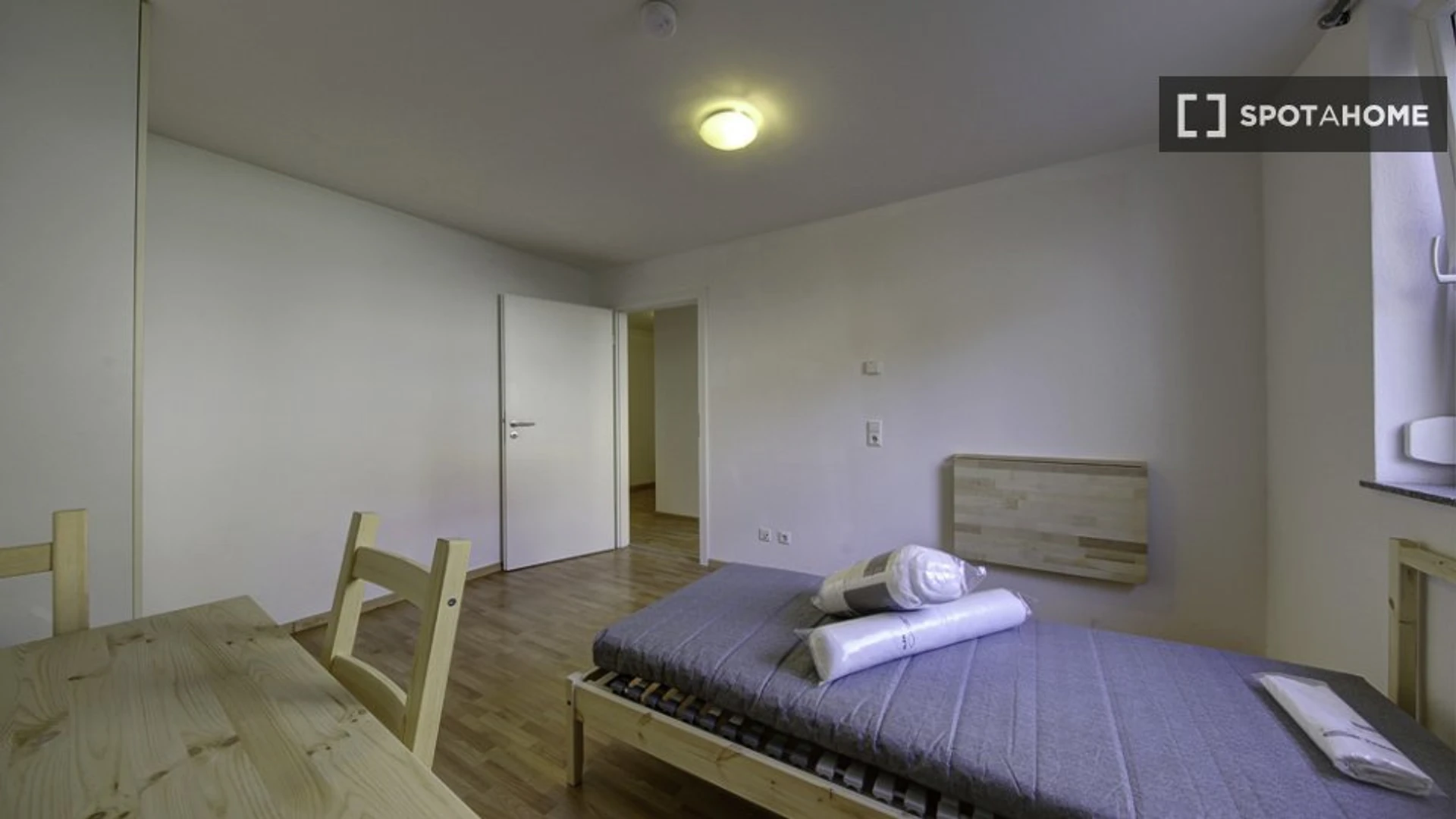 Pokój do wynajęcia z podwójnym łóżkiem w Stuttgart