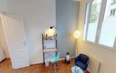 Private room at Avenue Pierre Grenier, République–Point-du-Jour, image 4 of 10
