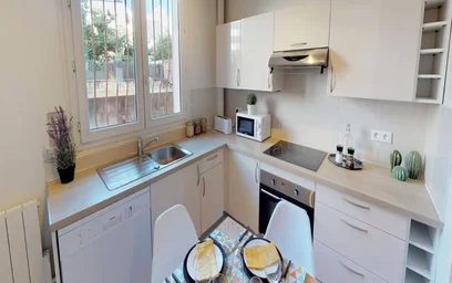 Private room at Avenue Pierre Grenier, République–Point-du-Jour, image 5 of 10