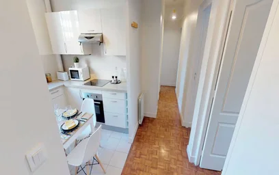 Private room at Avenue Pierre Grenier, République–Point-du-Jour, image 8 of 10